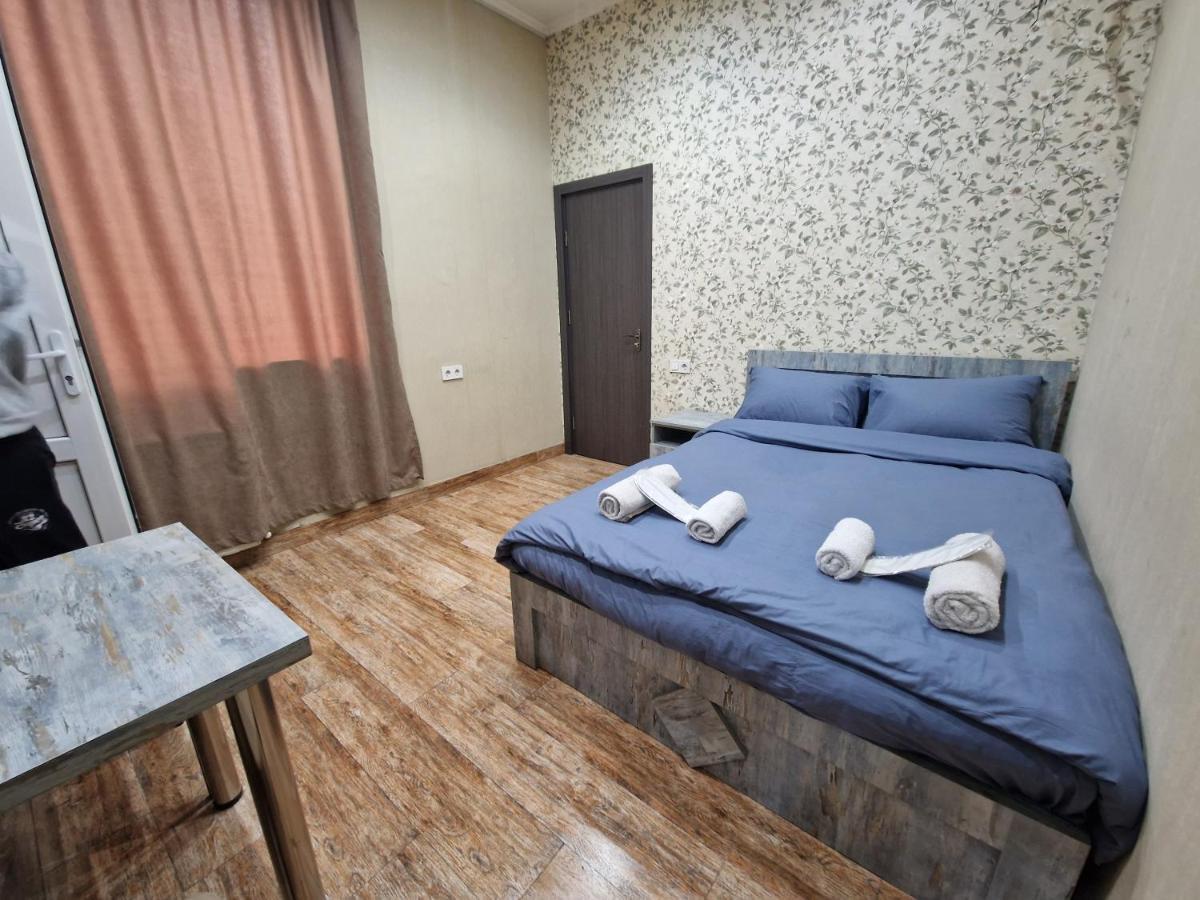 Hotel ,,Mega" Tbilisi Exterior foto