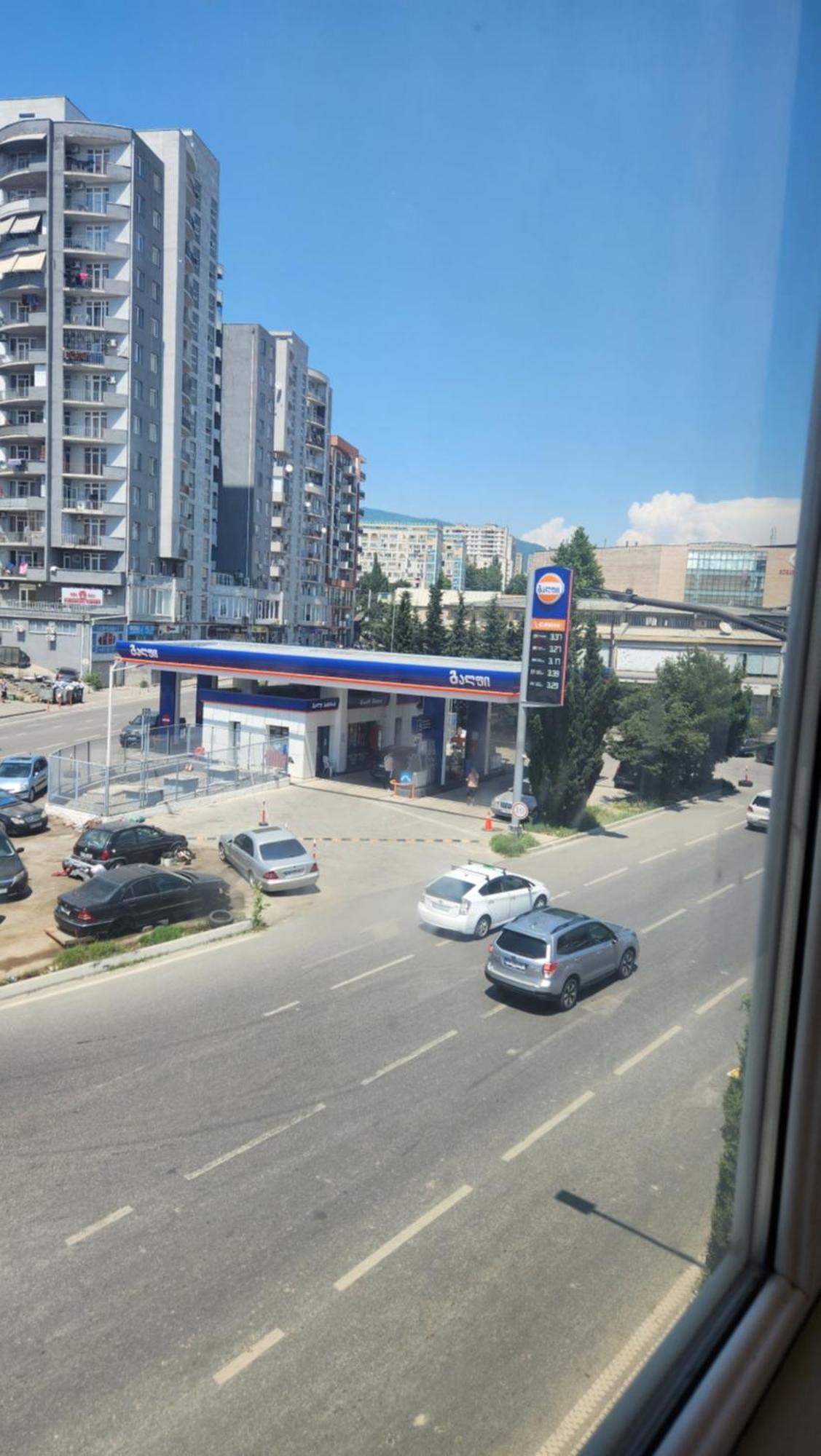 Hotel ,,Mega" Tbilisi Exterior foto
