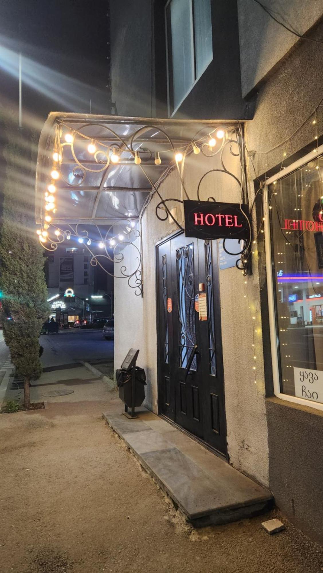 Hotel ,,Mega" Tbilisi Exterior foto